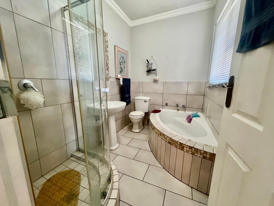 2 Bedroom Property for Sale in Waterval East North West